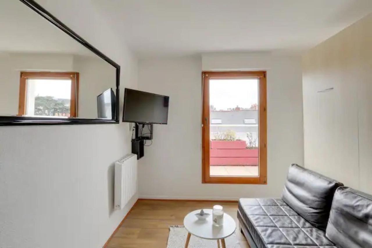 Bright Apartment With Large Terrace Нант Екстериор снимка